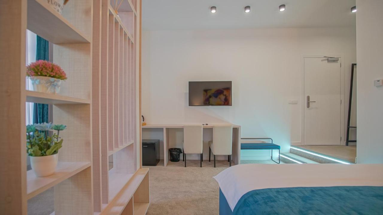 Zoom Rooms Braşov Buitenkant foto