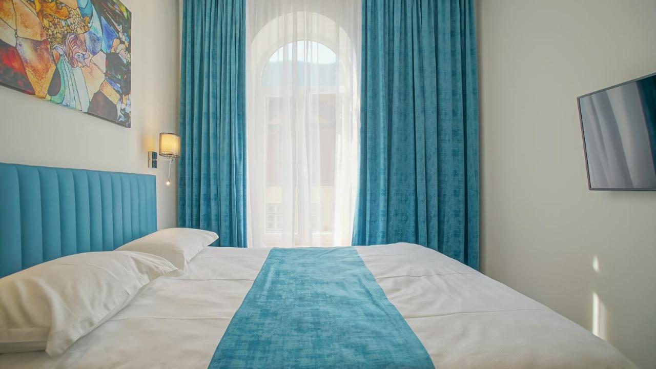 Zoom Rooms Braşov Buitenkant foto