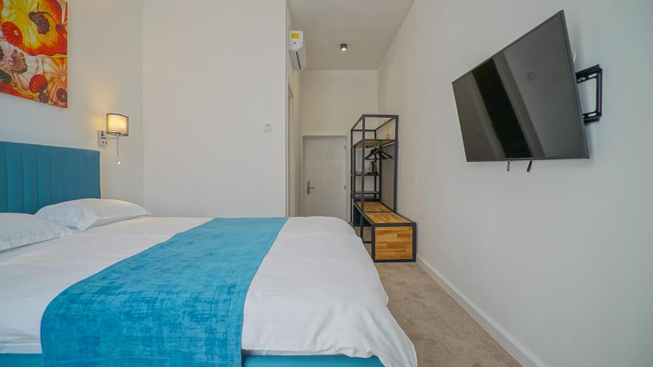 Zoom Rooms Braşov Buitenkant foto