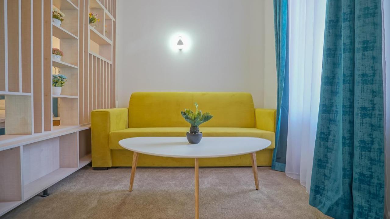 Zoom Rooms Braşov Buitenkant foto